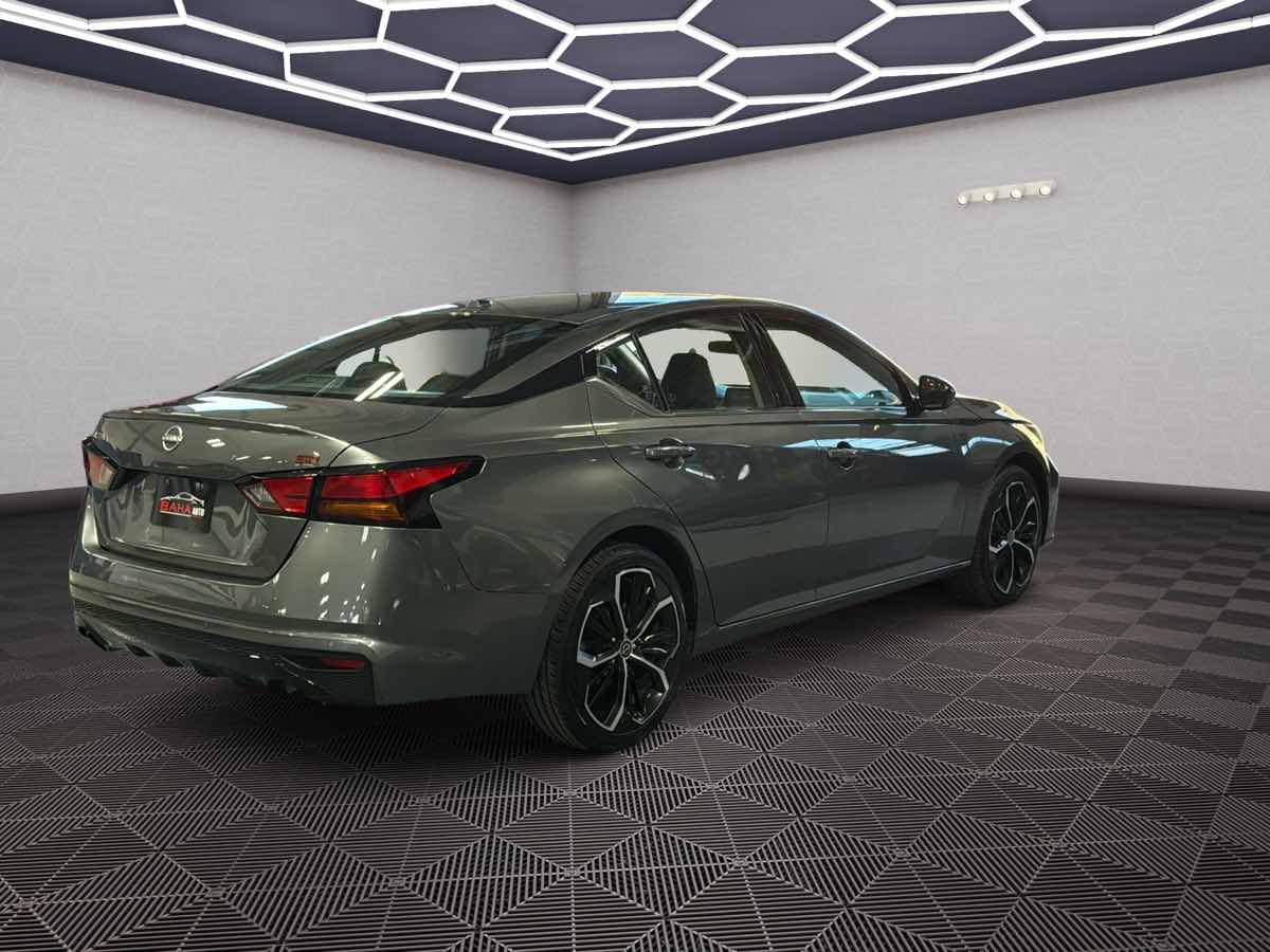 Photo 5 of this Nissan Altima