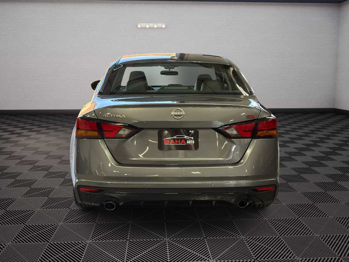 Photo 6 of this Nissan Altima