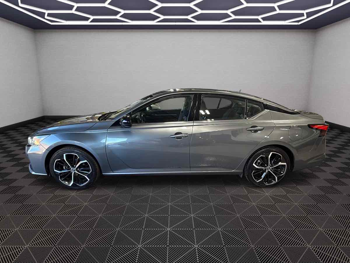 Photo 8 of this Nissan Altima