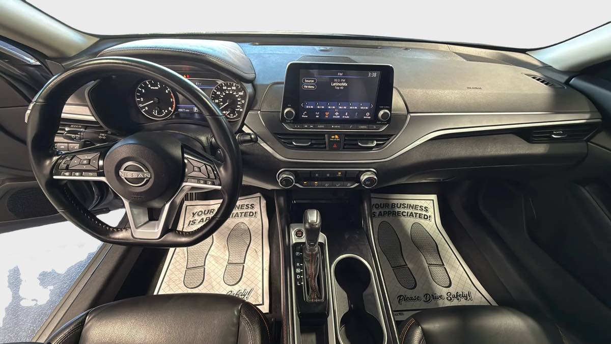 Photo 14 of this Nissan Altima
