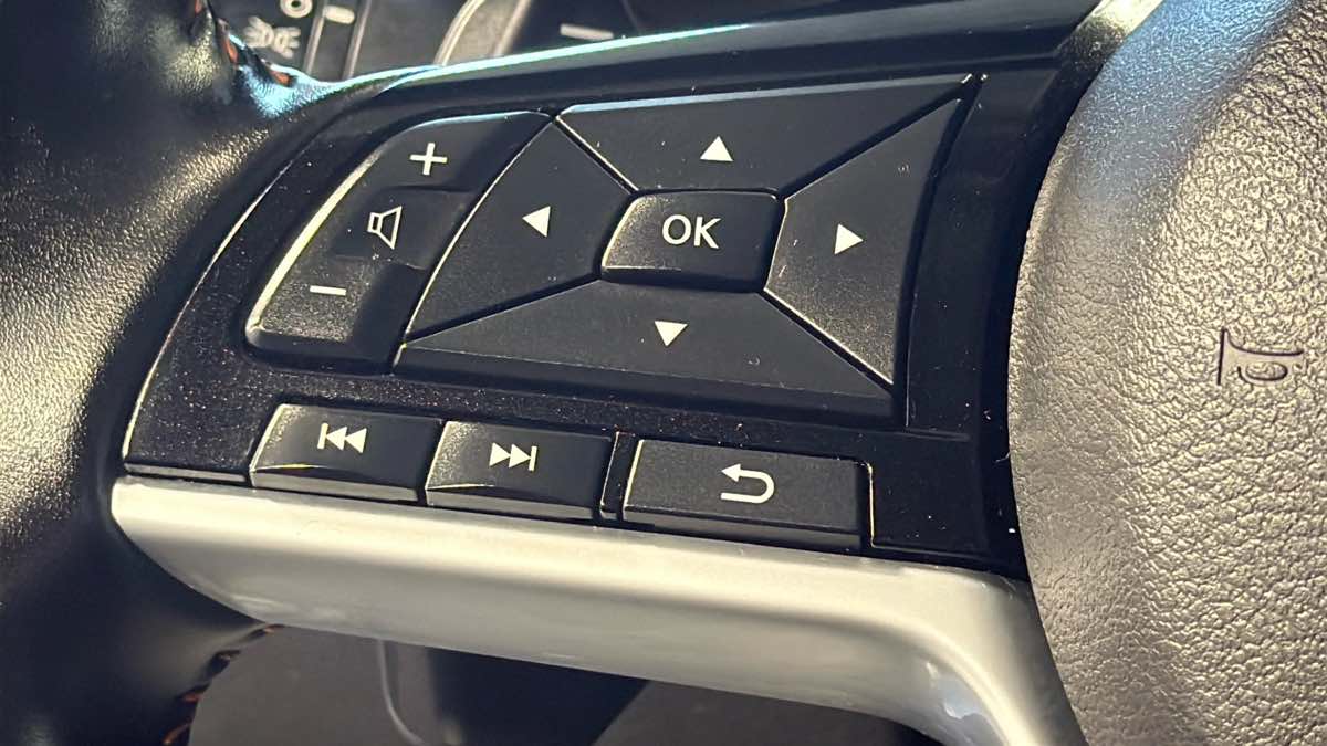 Photo 16 of this Nissan Altima