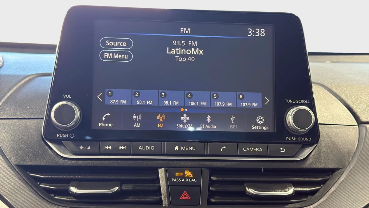Photo 19 of this Nissan Altima