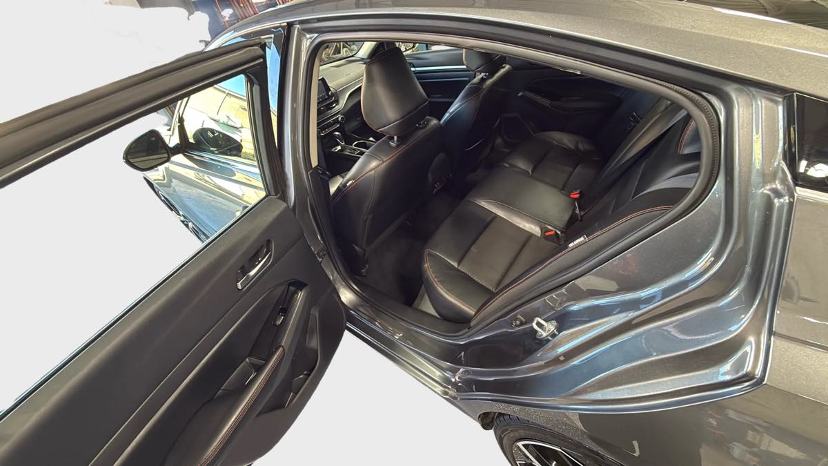 Photo 23 of this Nissan Altima