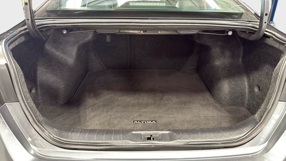 Photo 28 of this Nissan Altima