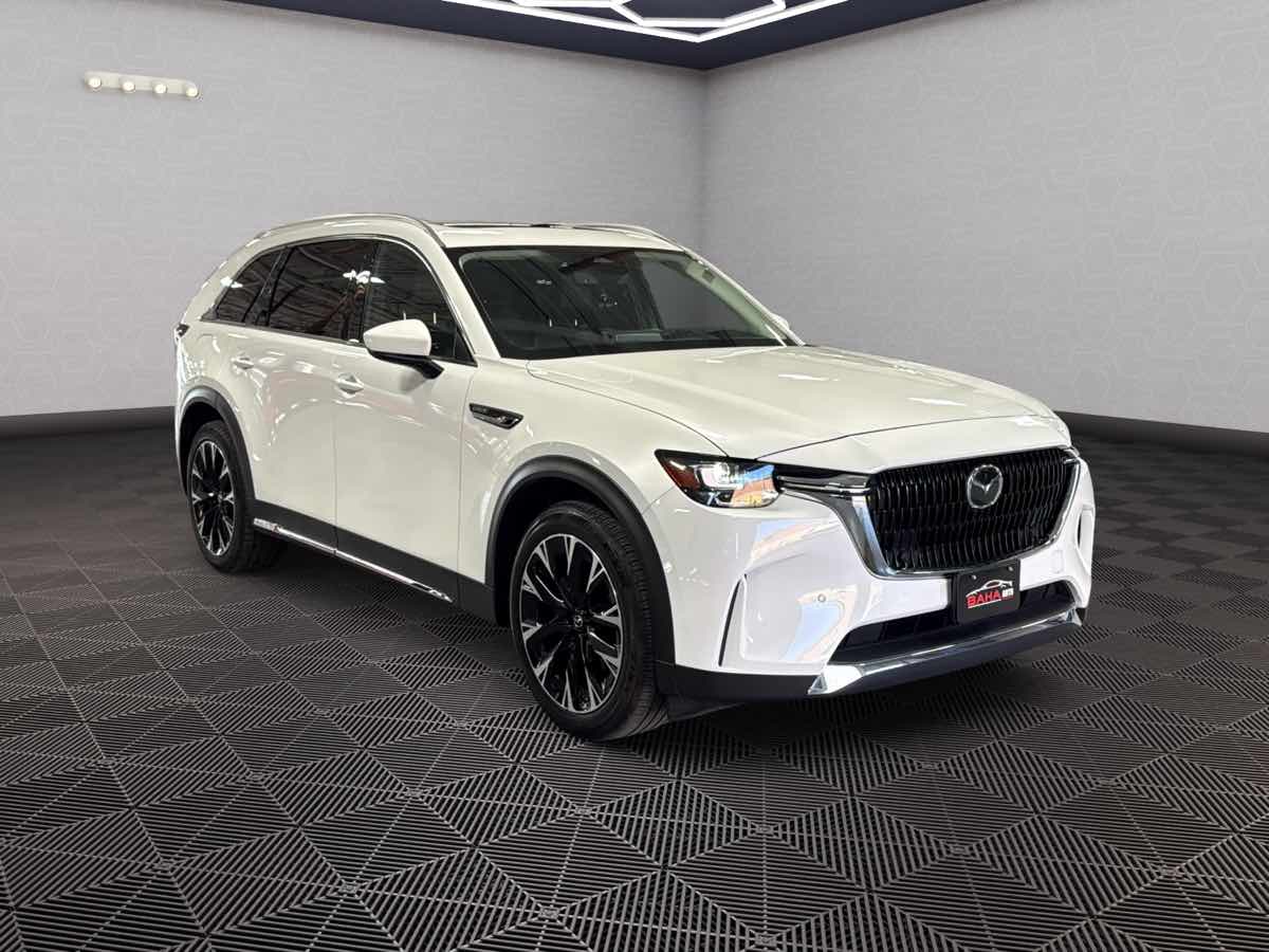 Photo 3 of this Mazda CX-90 PHEV