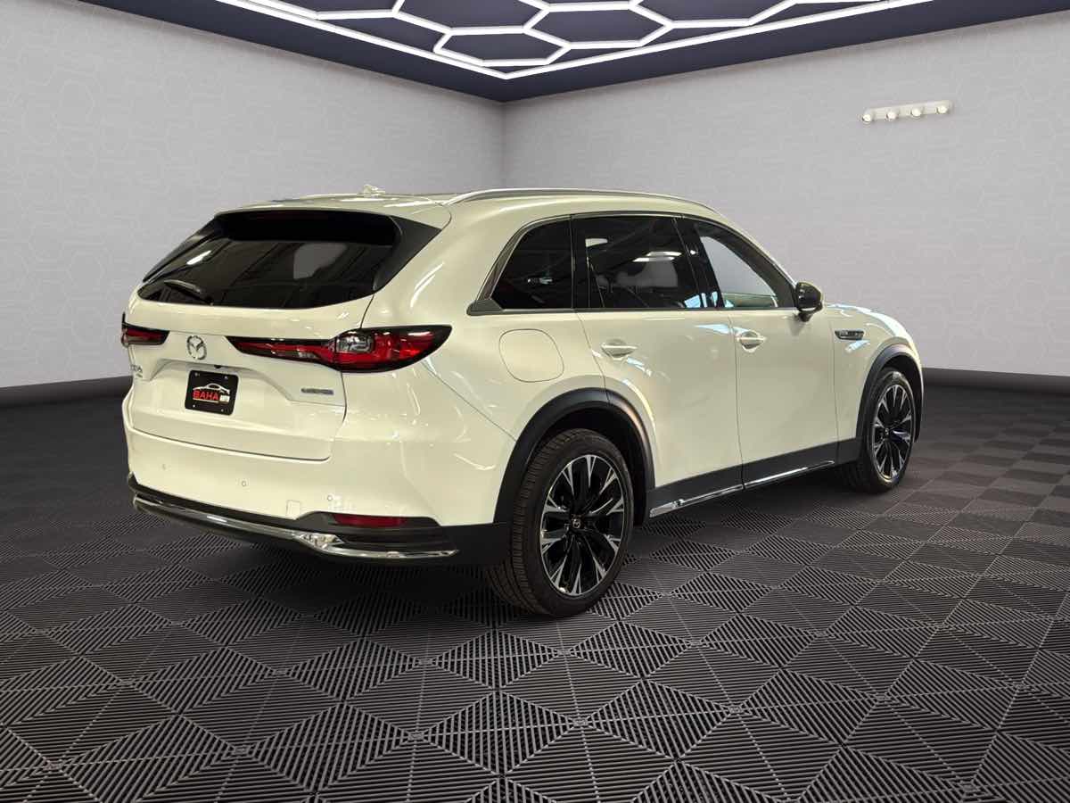 Photo 5 of this Mazda CX-90 PHEV
