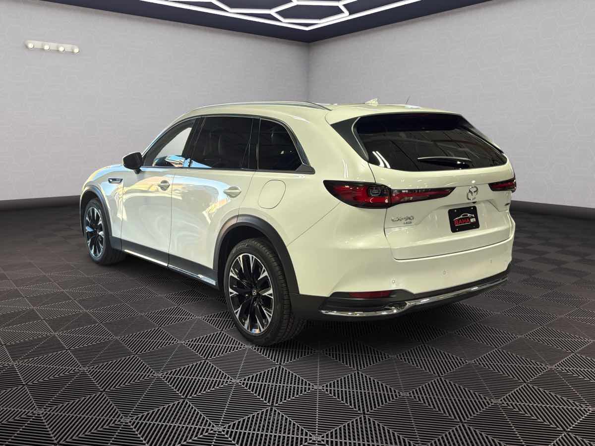 Photo 7 of this Mazda CX-90 PHEV