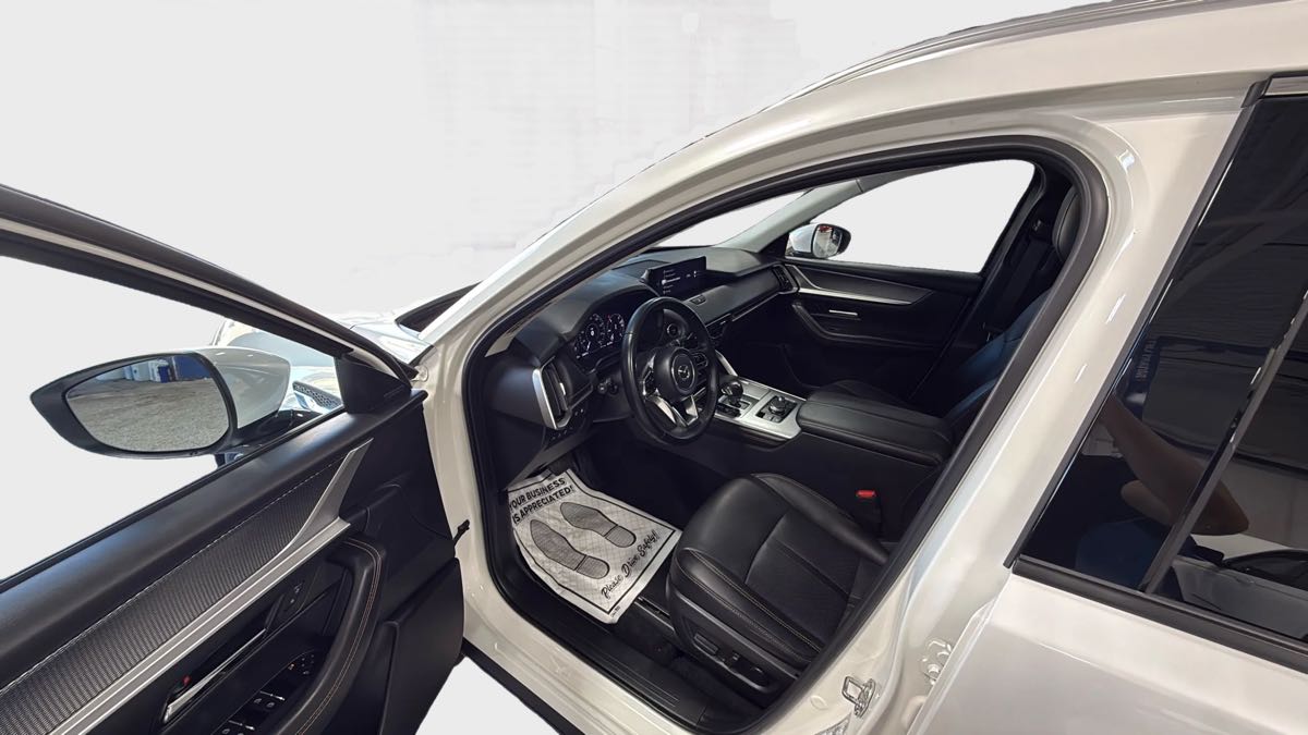Photo 10 of this Mazda CX-90 PHEV