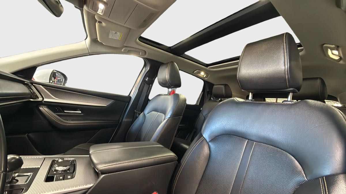 Photo 11 of this Mazda CX-90 PHEV