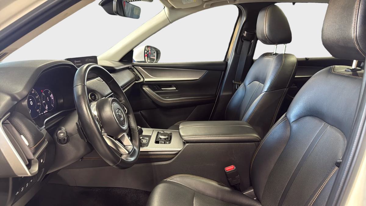 Photo 12 of this Mazda CX-90 PHEV