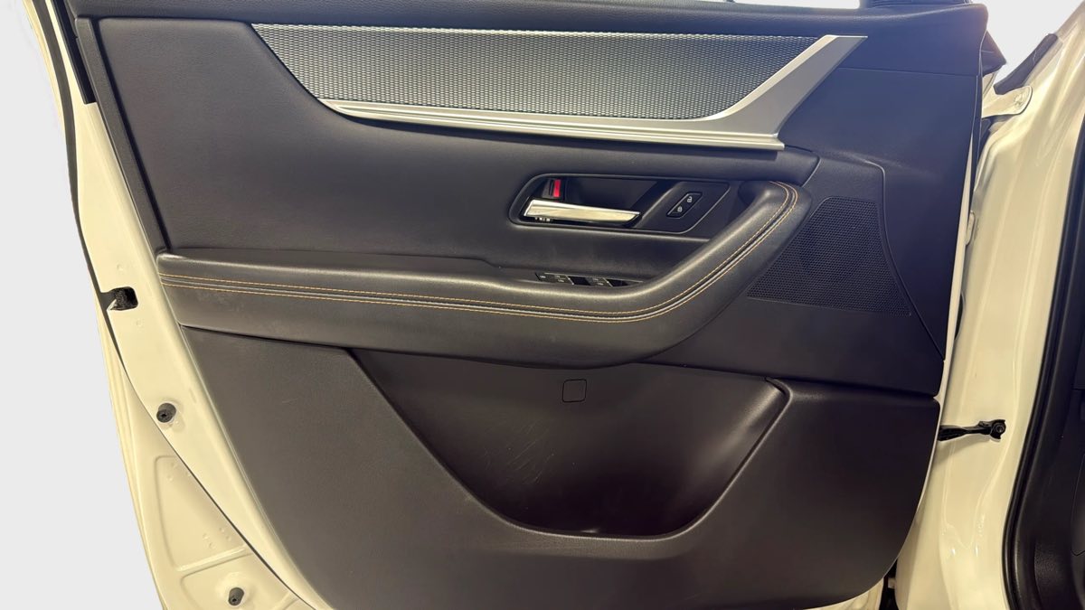 Photo 13 of this Mazda CX-90 PHEV