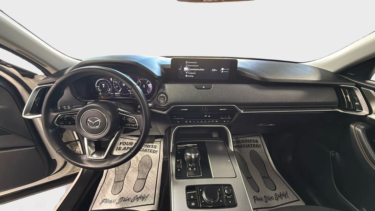 Photo 14 of this Mazda CX-90 PHEV
