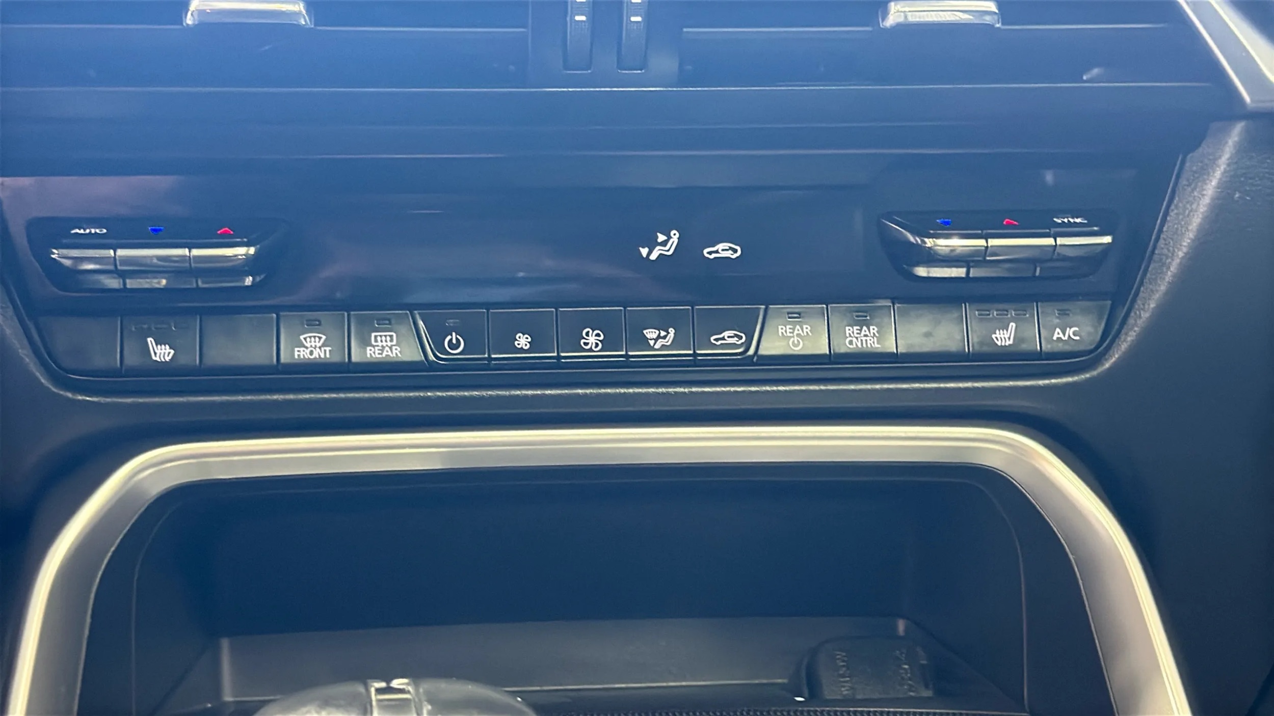 Photo 21 of this Mazda CX-90 PHEV