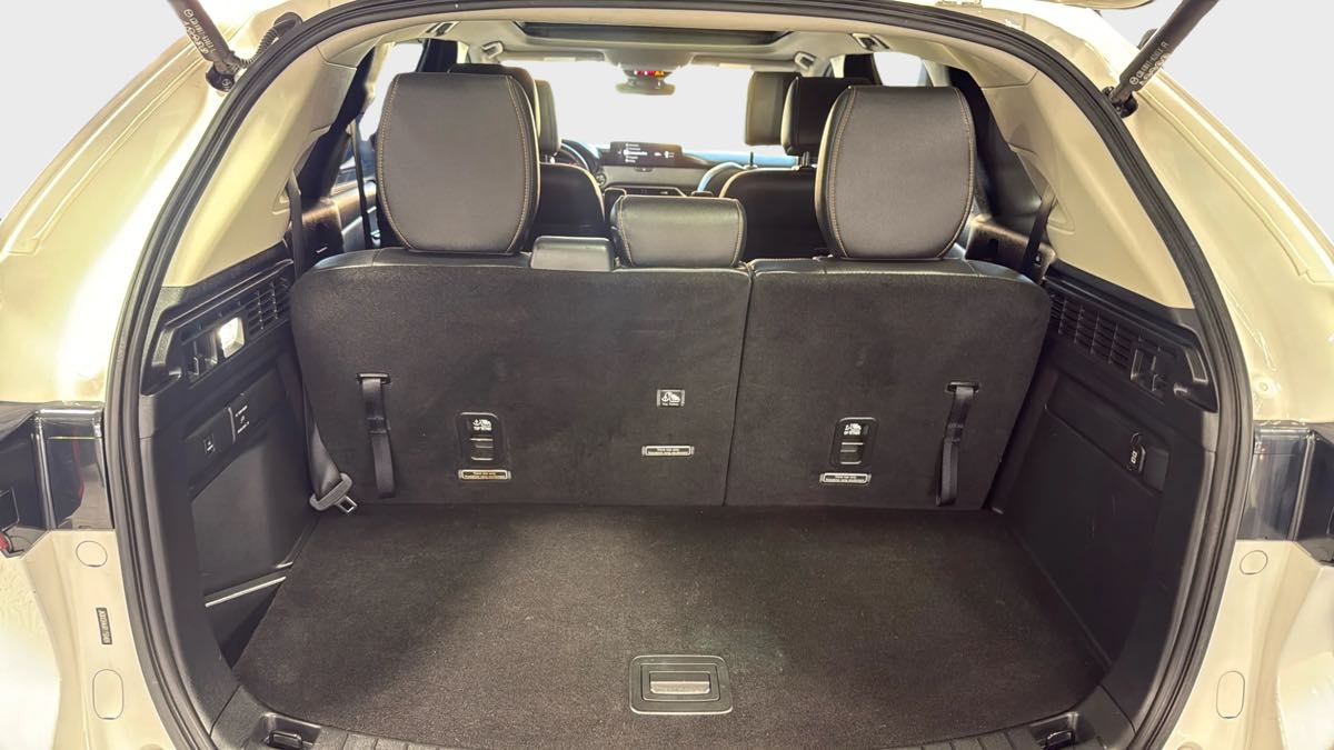 Photo 31 of this Mazda CX-90 PHEV