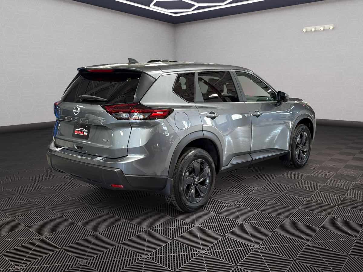 Photo 5 of this Nissan Rogue