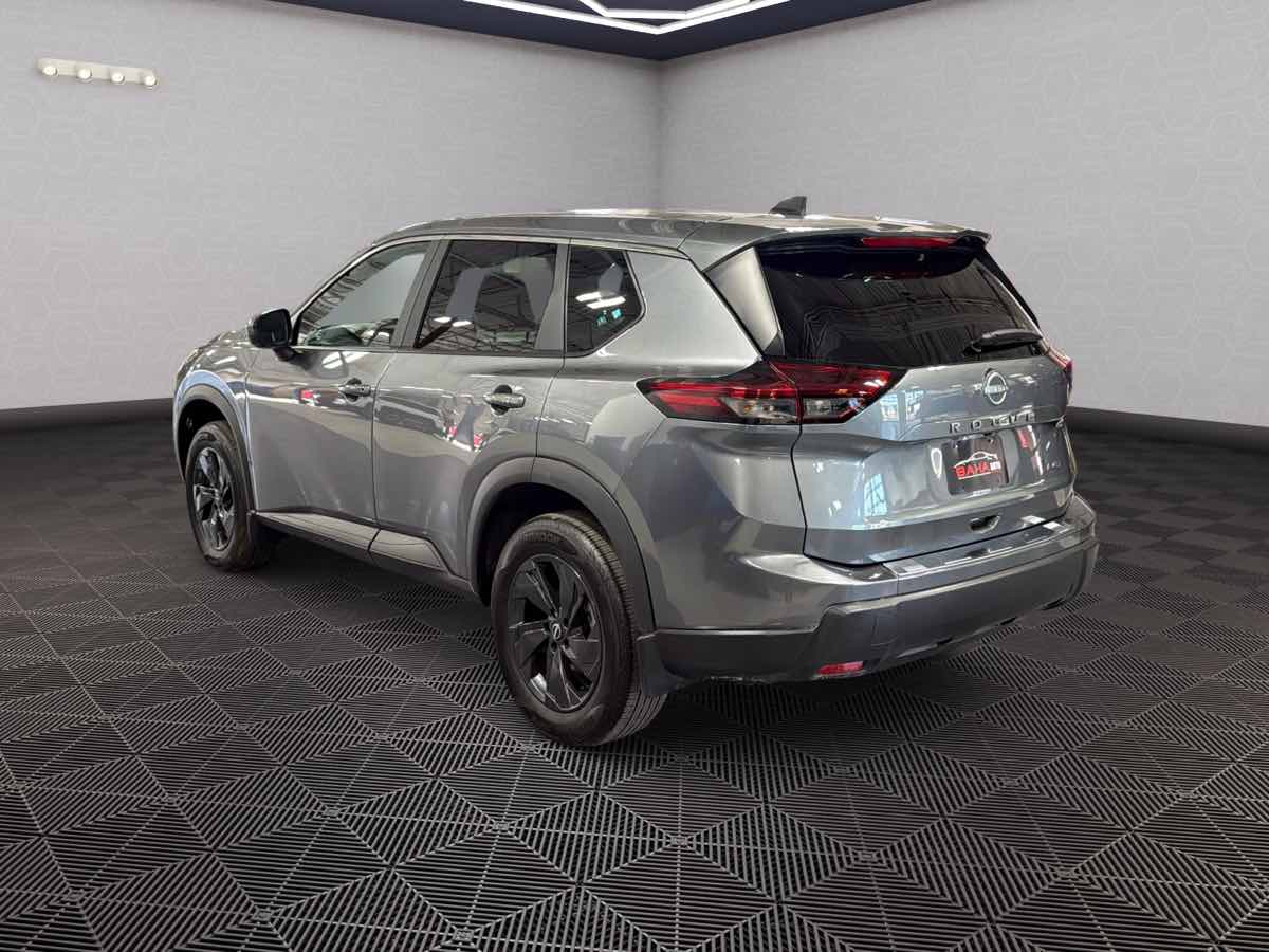 Photo 7 of this Nissan Rogue