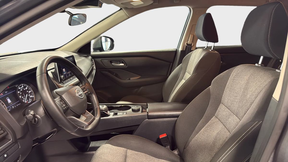 Photo 12 of this Nissan Rogue