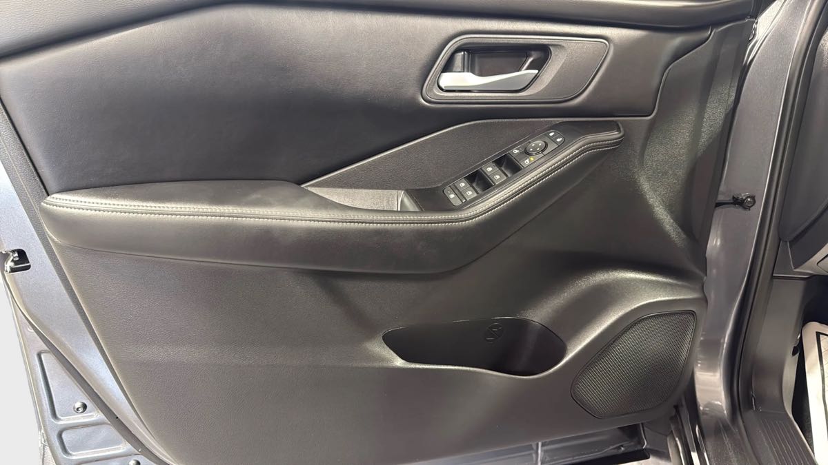 Photo 13 of this Nissan Rogue