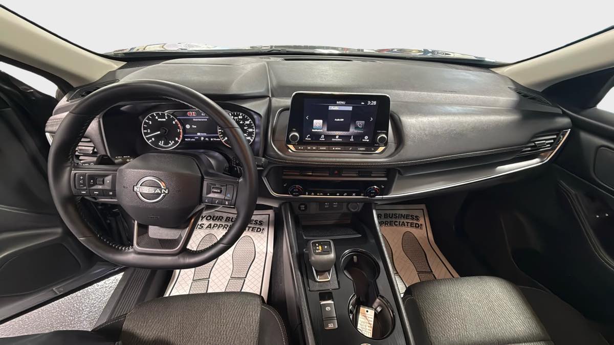 Photo 14 of this Nissan Rogue
