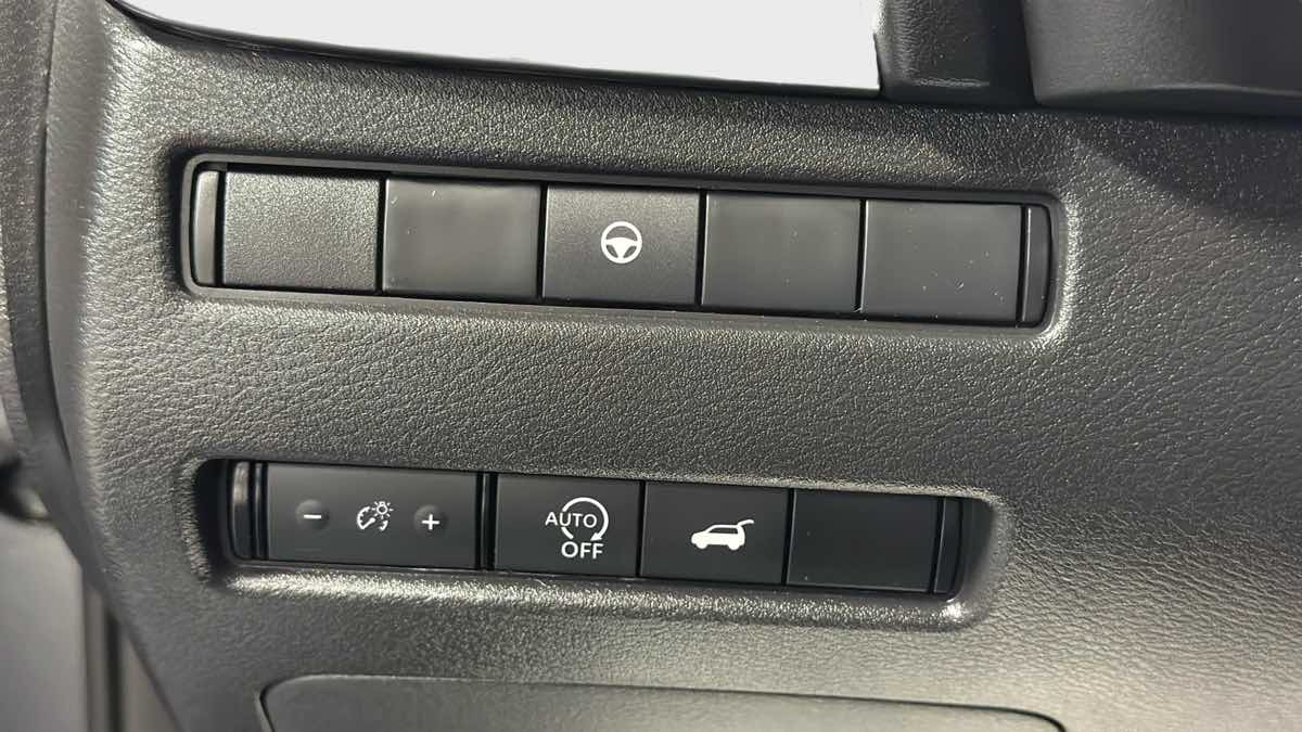 Photo 17 of this Nissan Rogue