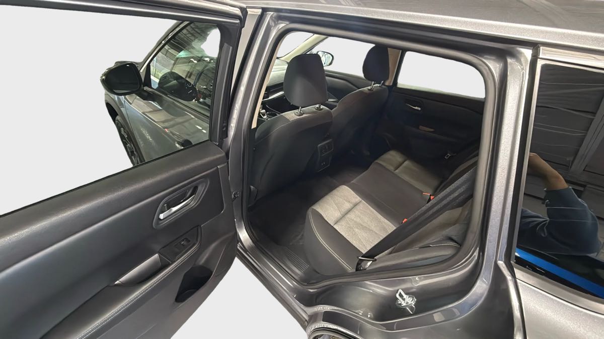 Photo 22 of this Nissan Rogue