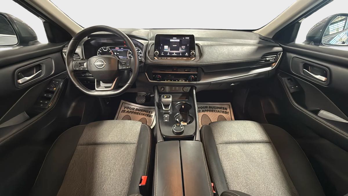 Photo 27 of this Nissan Rogue