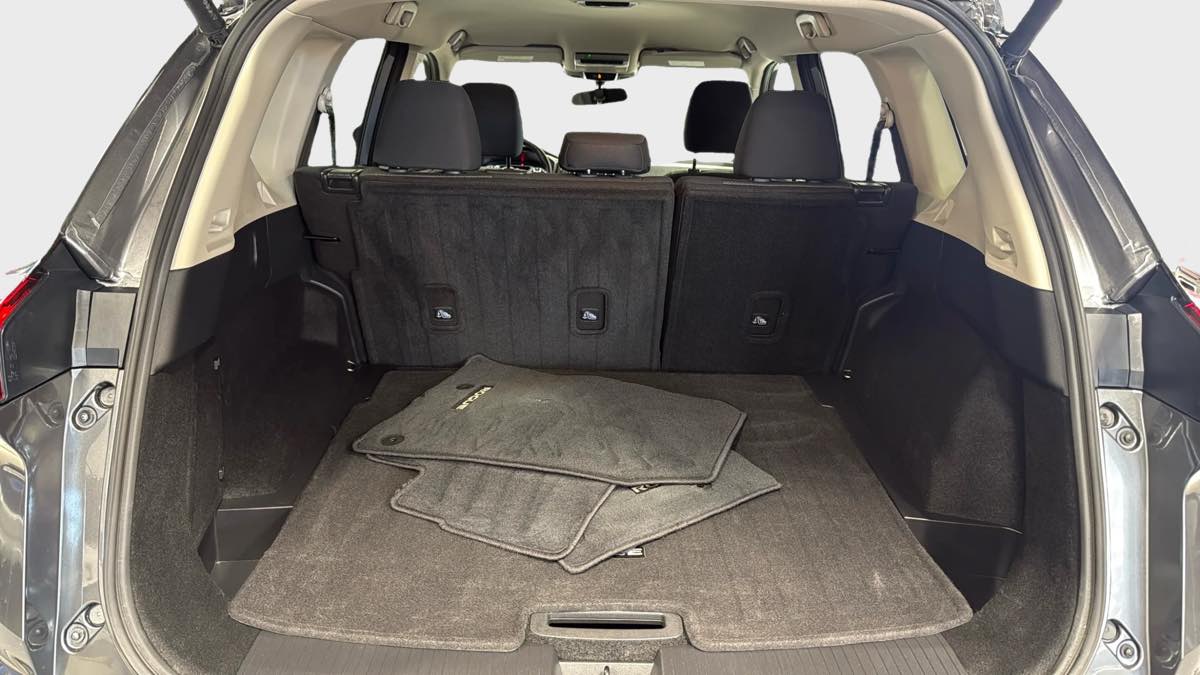 Photo 28 of this Nissan Rogue