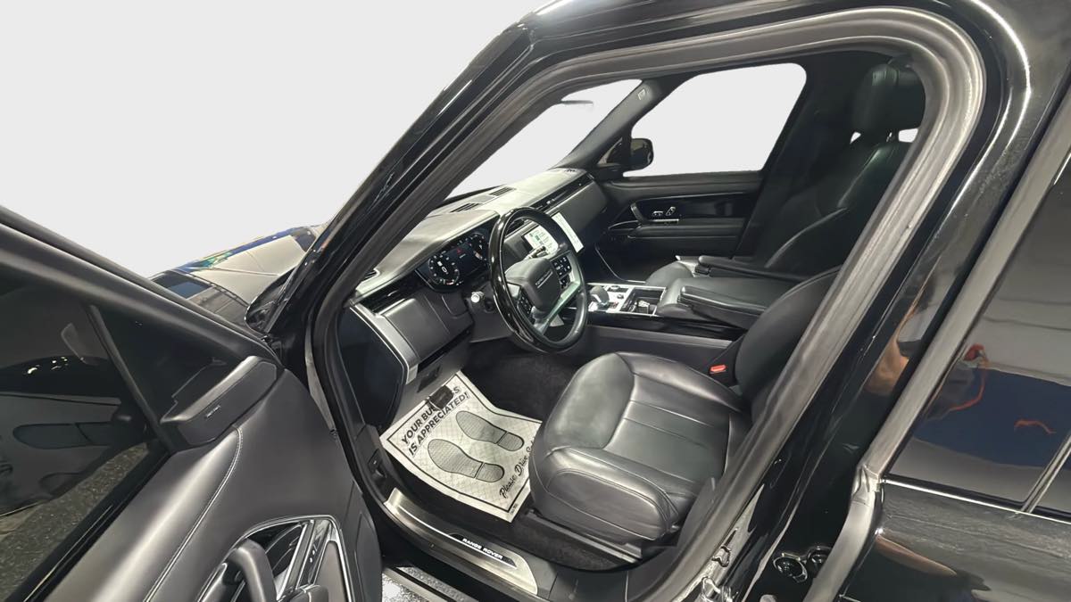 Photo 10 of this Land Rover Range Rover