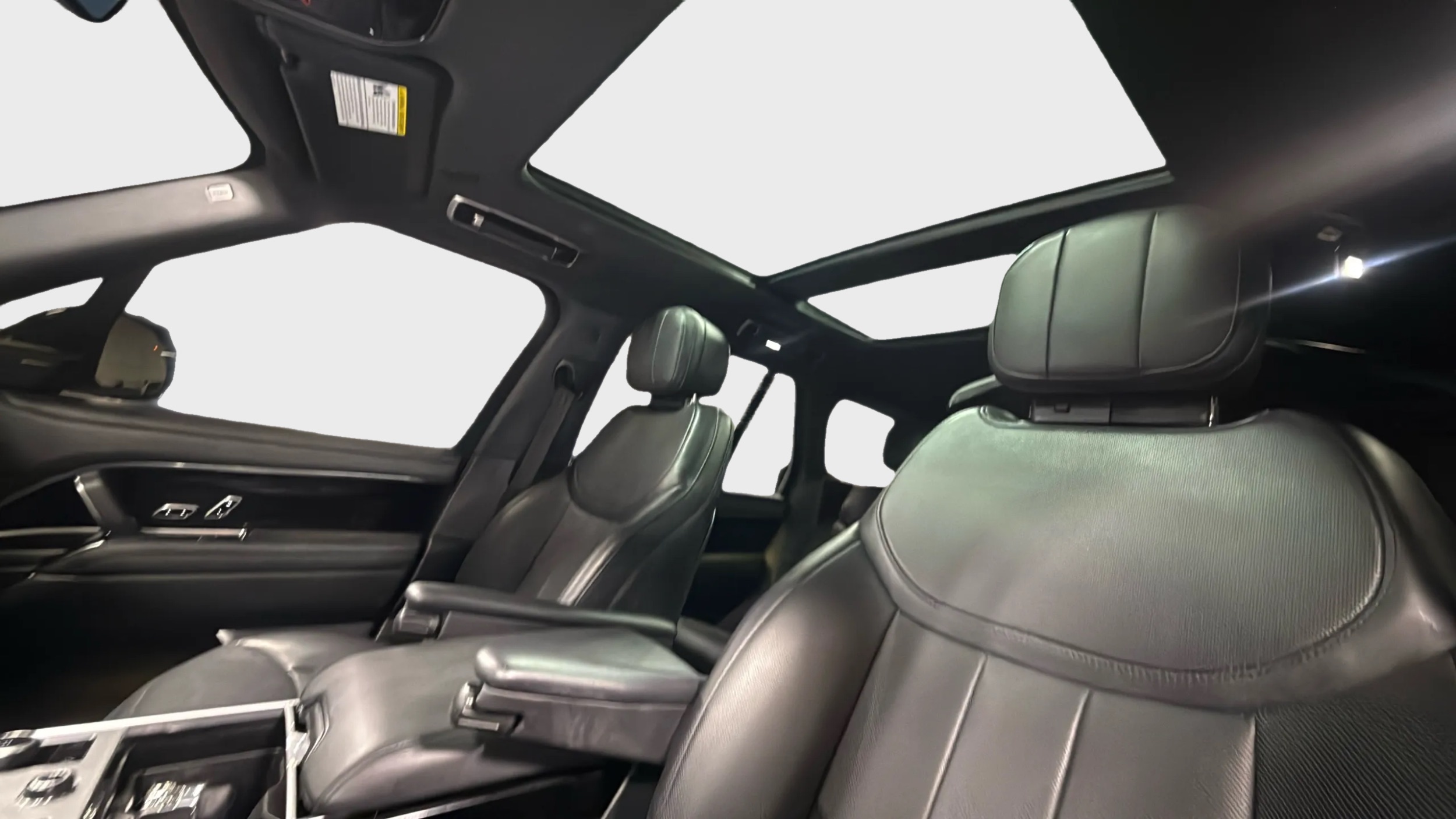 Photo 11 of this Land Rover Range Rover