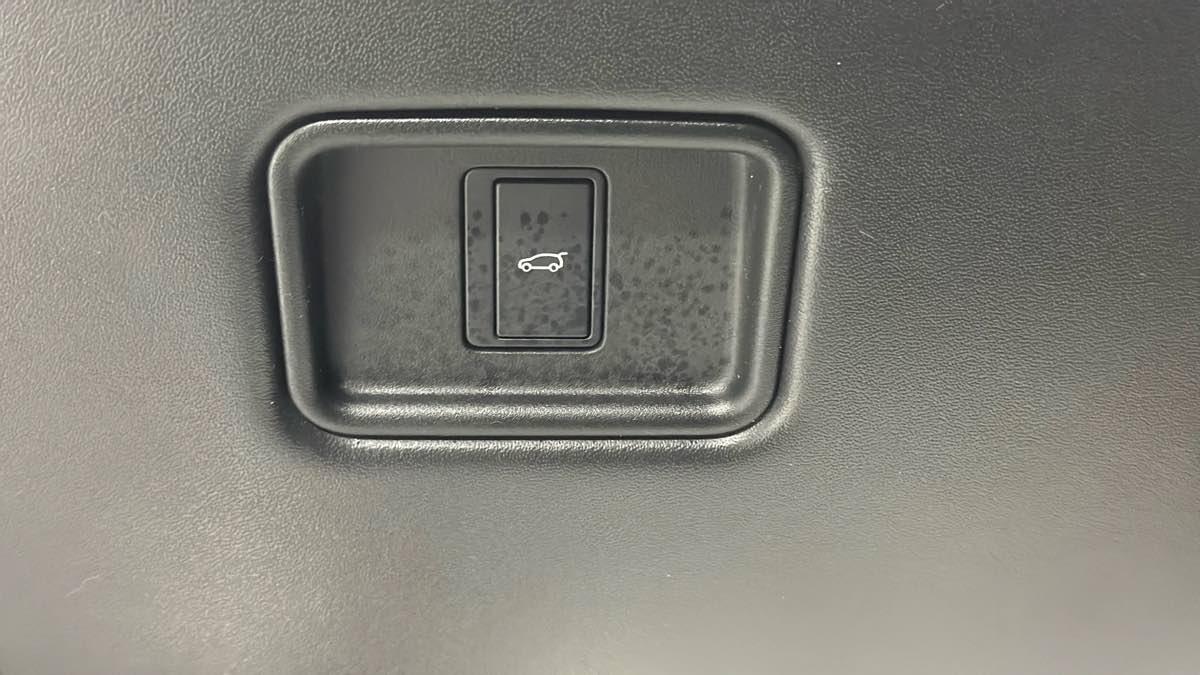 Photo 18 of this Land Rover Range Rover