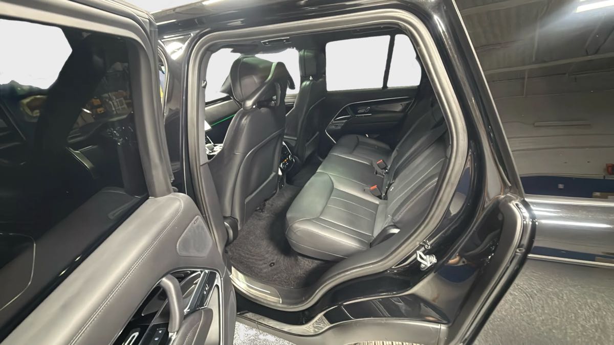 Photo 25 of this Land Rover Range Rover