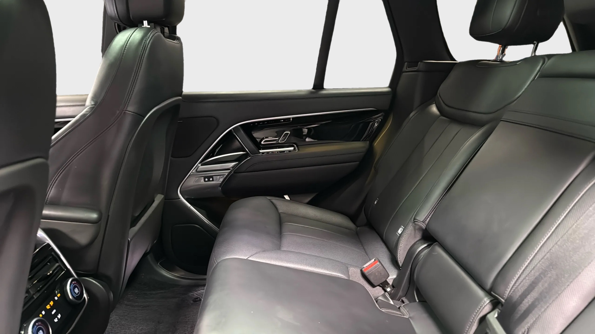 Photo 27 of this Land Rover Range Rover