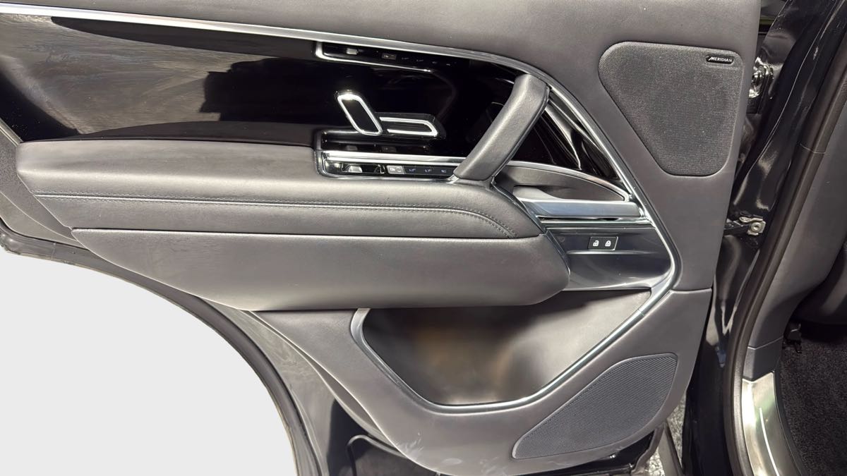 Photo 28 of this Land Rover Range Rover