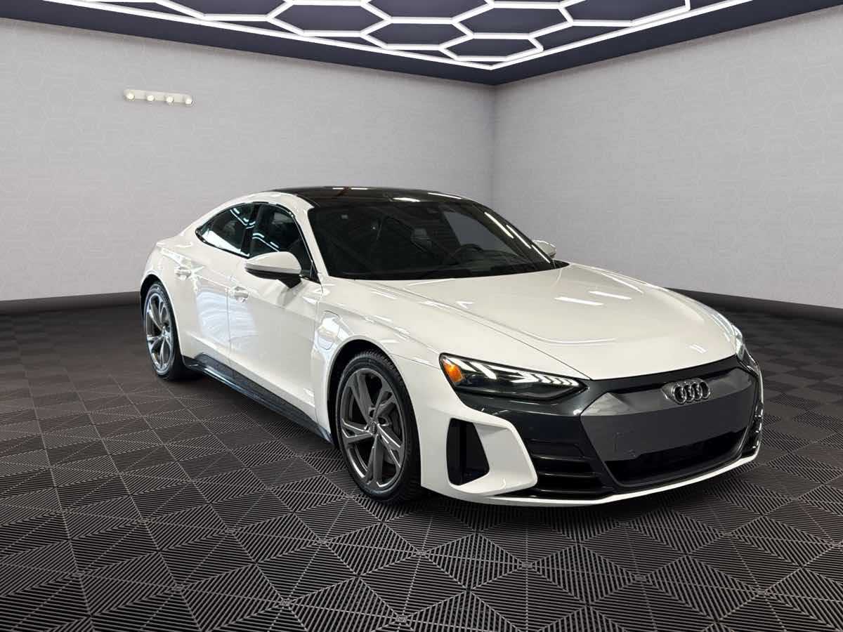 Photo 3 of this Audi e-tron GT