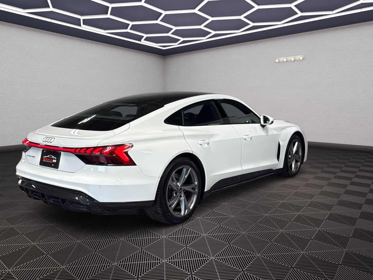 Photo 5 of this Audi e-tron GT