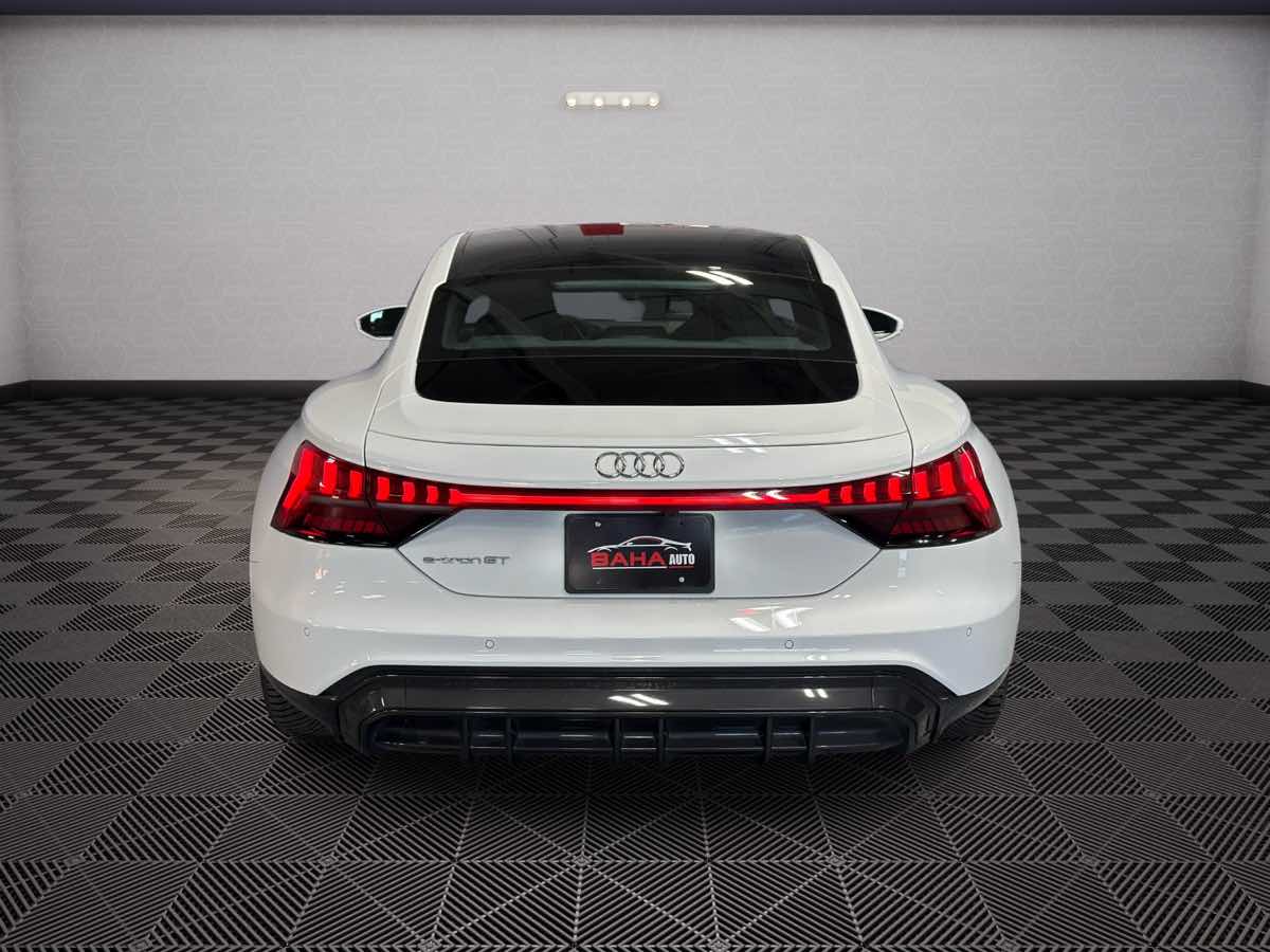 Photo 6 of this Audi e-tron GT