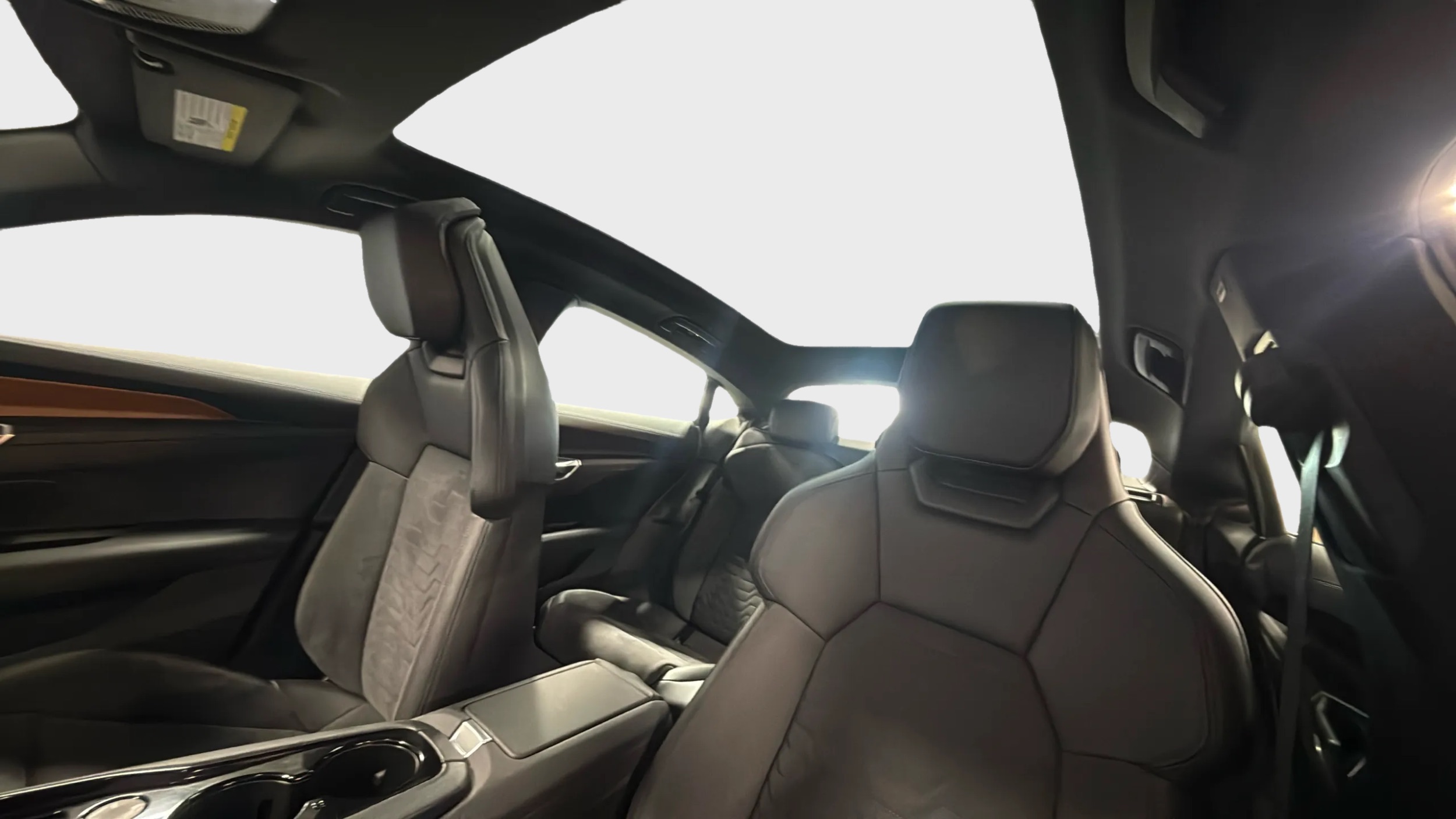 Photo 11 of this Audi e-tron GT
