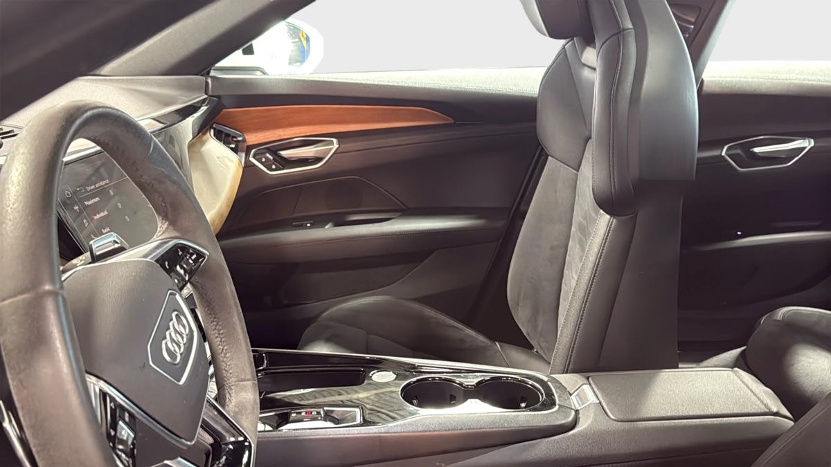 Photo 12 of this Audi e-tron GT