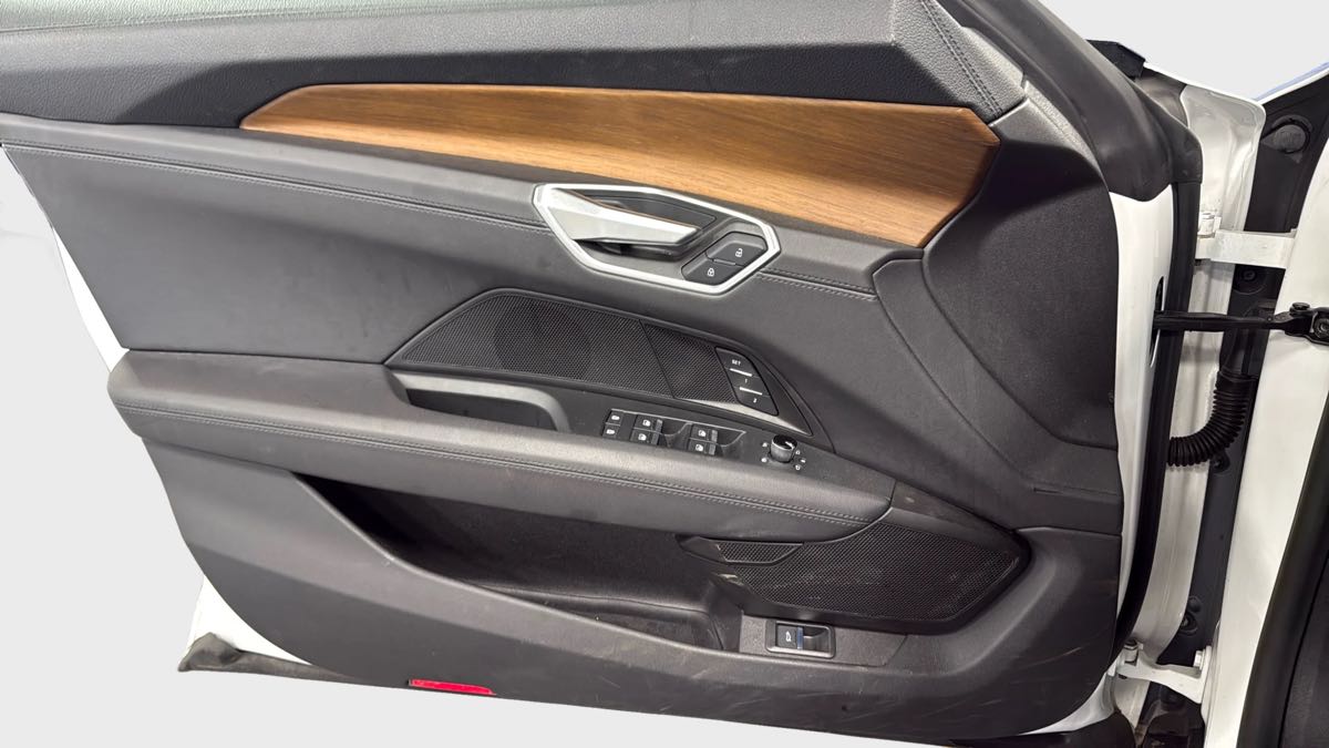 Photo 13 of this Audi e-tron GT