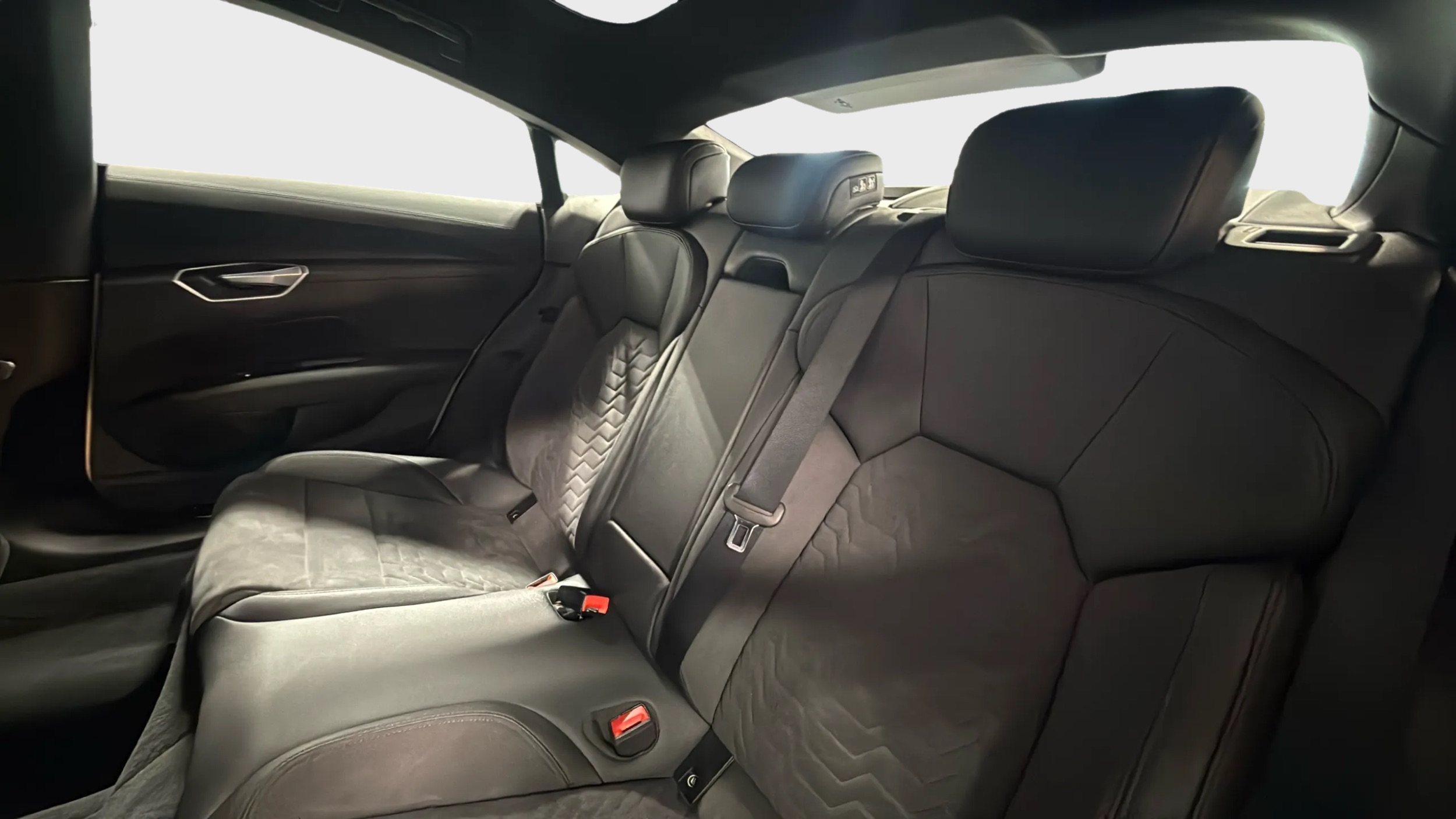 Photo 25 of this Audi e-tron GT