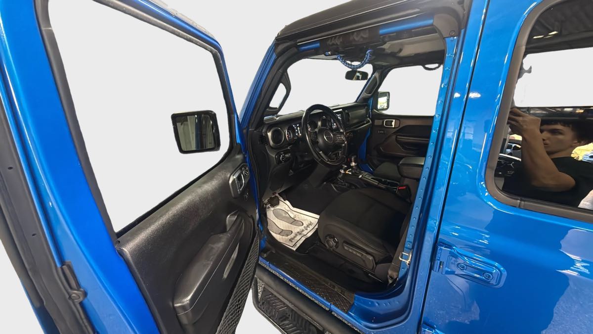 Photo 10 of this Jeep Gladiator