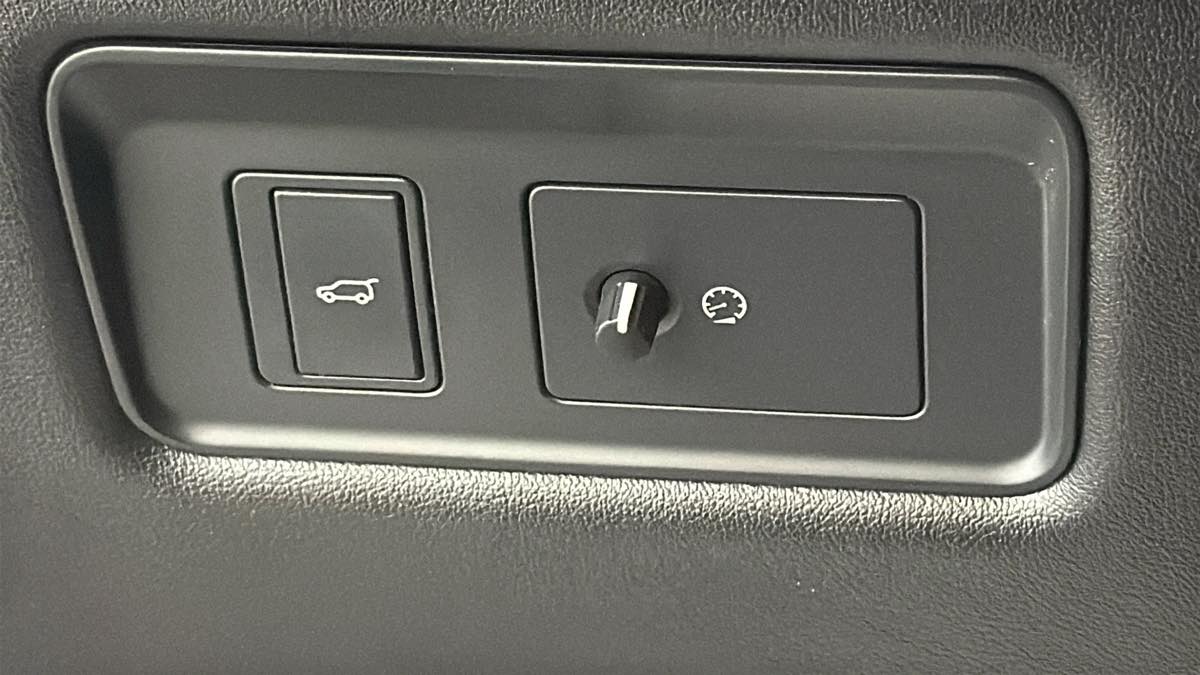 Photo 17 of this Land Rover Range Rover Sport