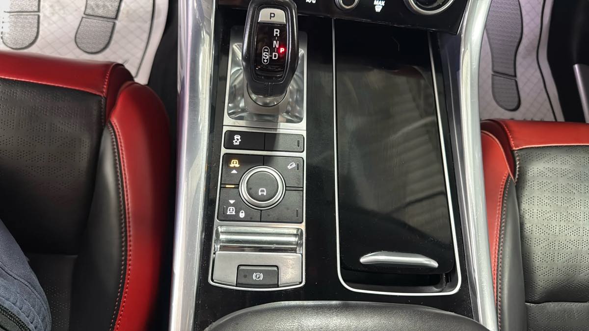 Photo 21 of this Land Rover Range Rover Sport