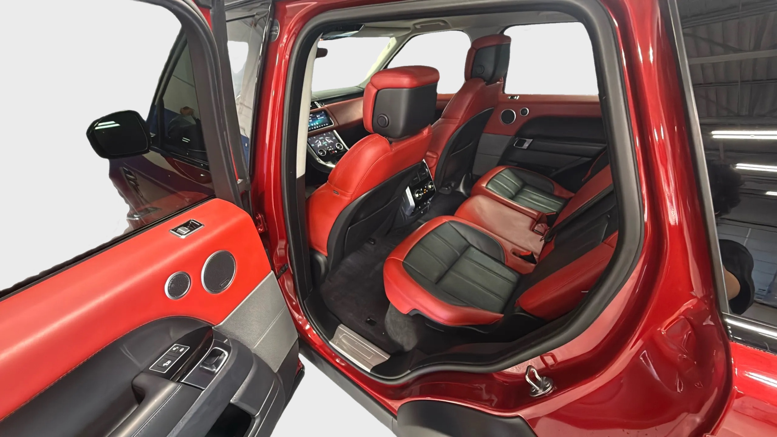 Photo 23 of this Land Rover Range Rover Sport