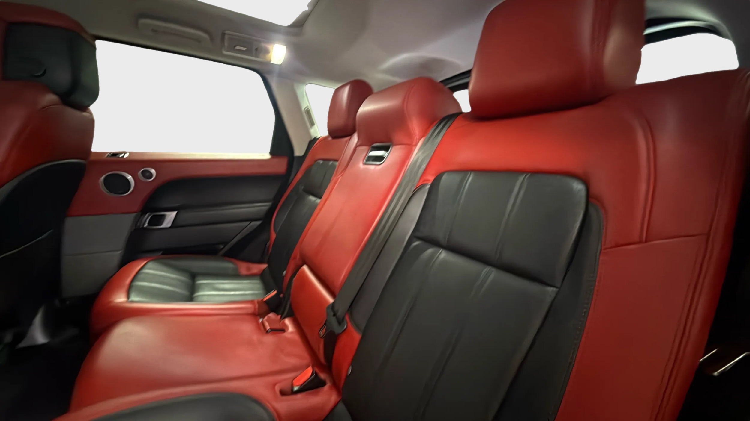 Photo 24 of this Land Rover Range Rover Sport
