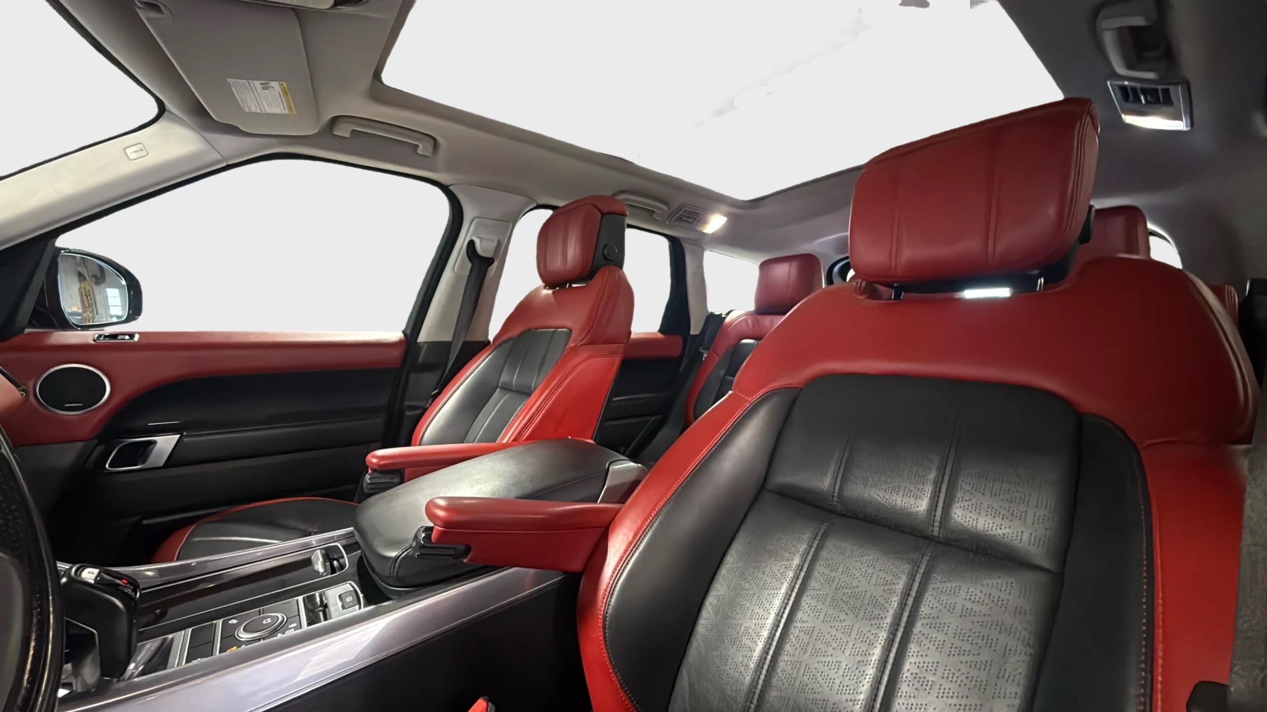 Photo 25 of this Land Rover Range Rover Sport