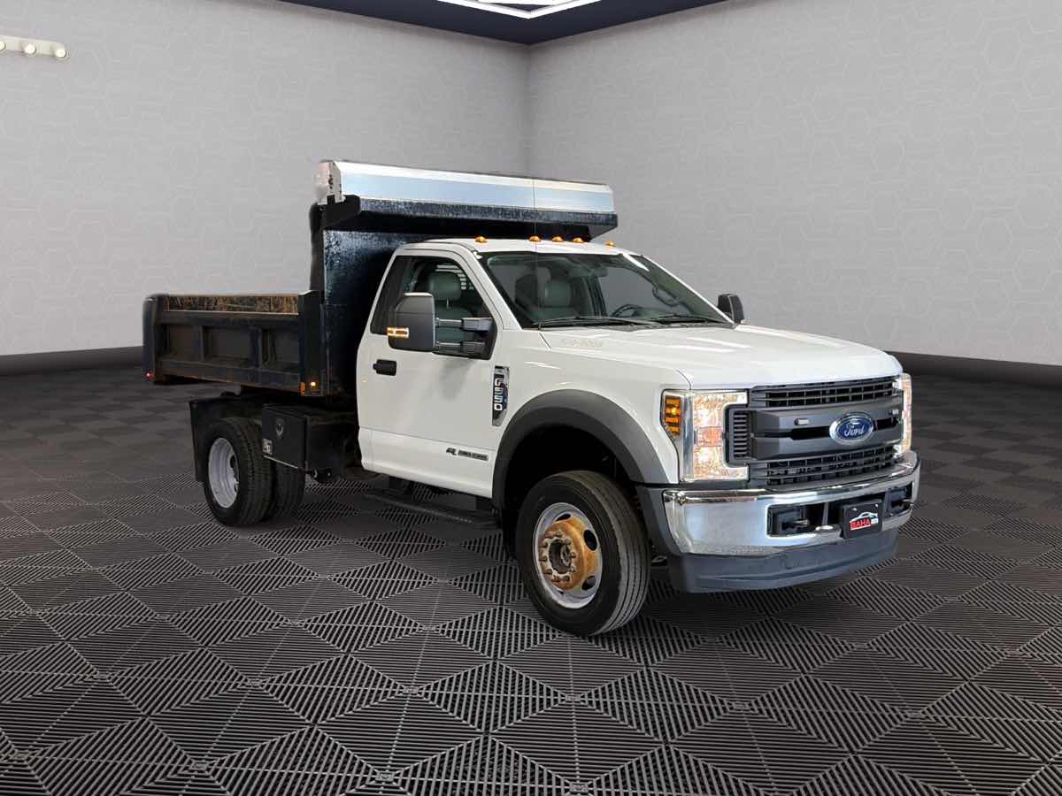 Photo 3 of this Ford Super Duty F-550 DRW