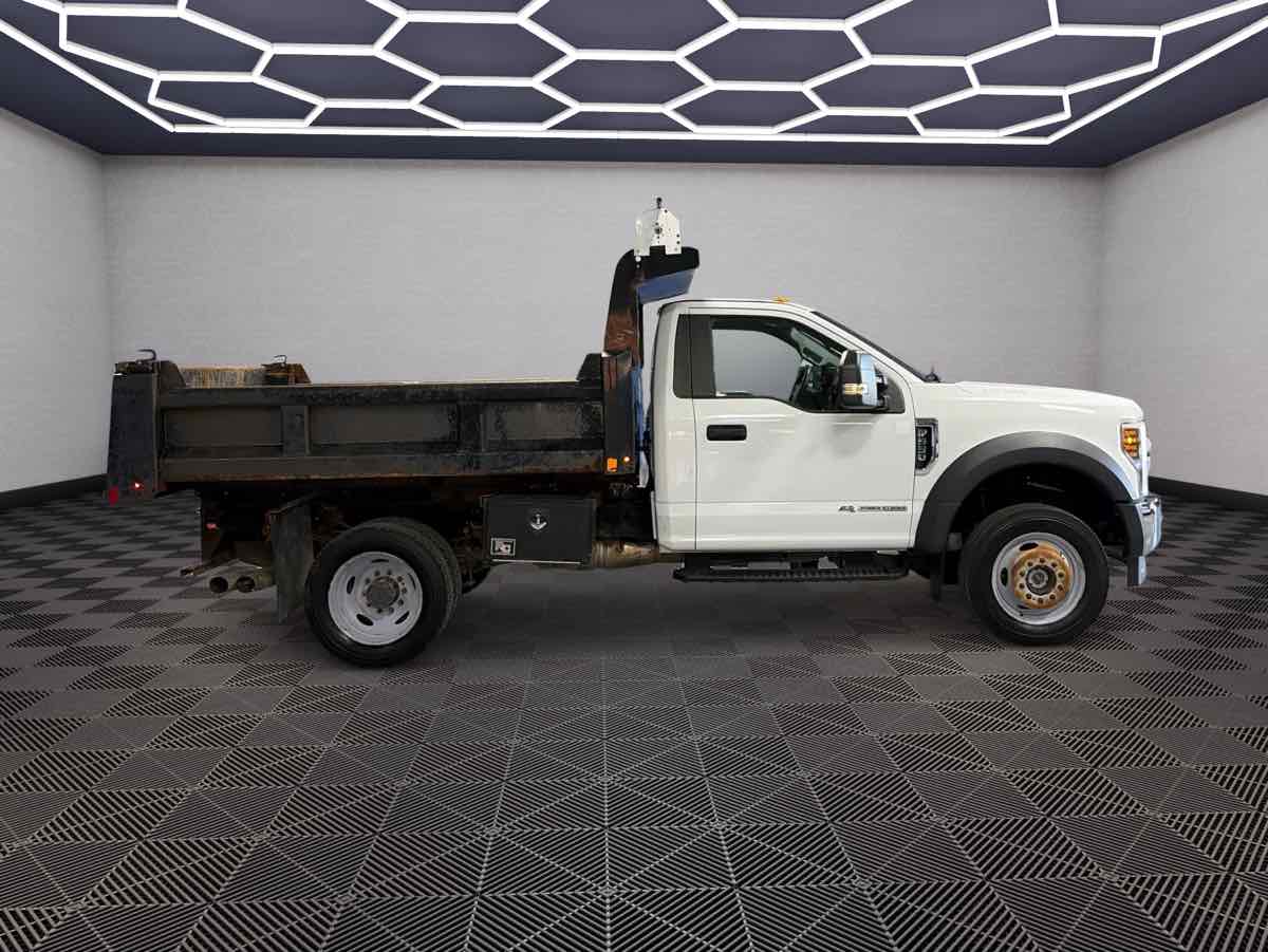 Photo 4 of this Ford Super Duty F-550 DRW