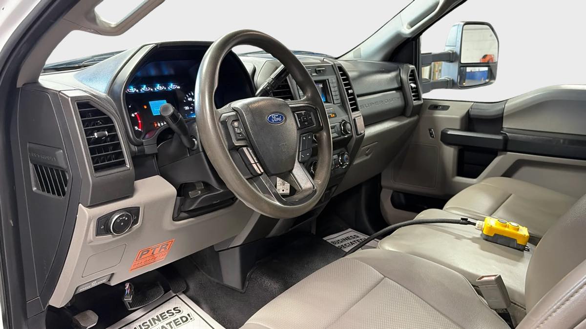 Photo 10 of this Ford Super Duty F-550 DRW