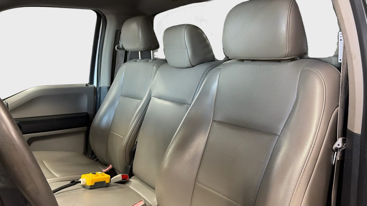 Photo 11 of this Ford Super Duty F-550 DRW